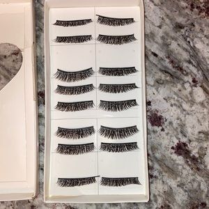 8 pairs of lashes